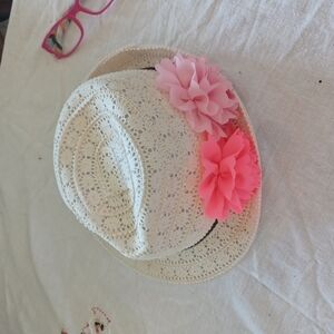 Cappelli kids hat, cream crochet/lace with pink flowers